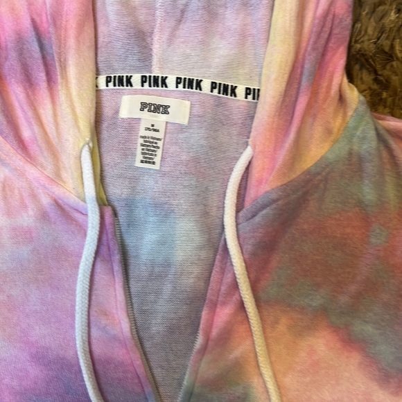 Very pretty VS sweatshirt great condition hardly worn - Picture 3 of 4